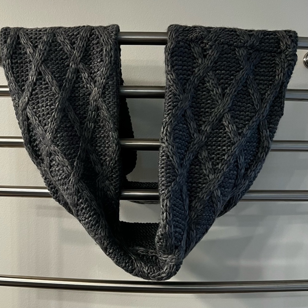 🍁Gray Infinity Scarf - Picture 2 of 5